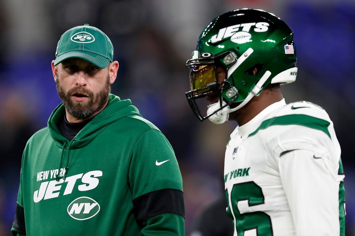Adam Gase, left, and Le'Veon Bell have a word before a 2019 game.