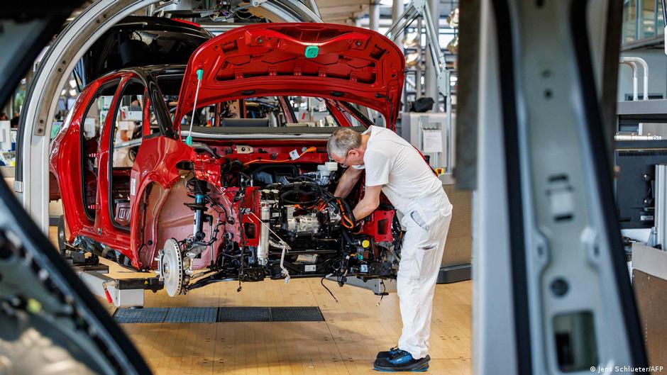 Economy shows surprise growth despite Iran war