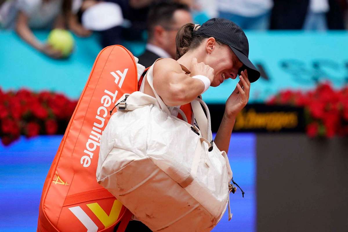Swiatek retires from Madrid Open, Zverev & Sabalenka progress
