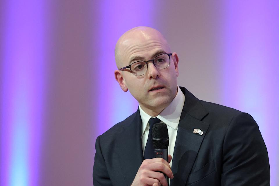 FOTO DE ARCHIVO. El gobernador de la Reserva Federal Stephen Miran habla sobre "Regulaciones, el lado de la oferta y la política monetaria" durante el evento Delphi Economic Forum Lecture, en la Galería Nacional de Atenas, Grecia, el 14 de enero de 2026. REUTERS/Louisa Gouliamaki