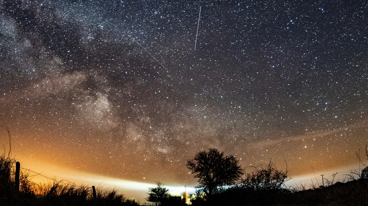 how to see the peak tonight— from the US and UK
