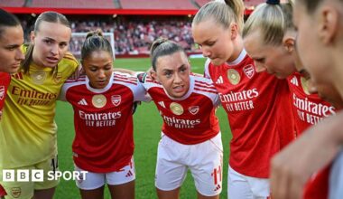 Katie McCabe of Arsenal talks with teammates in a huddle