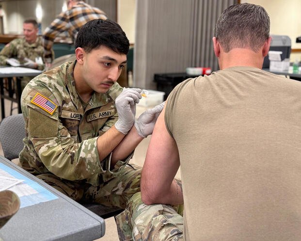 Health Experts Weigh In on Effects of DOD's Optional Flu Vaccine Policy