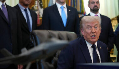 Trump defends his mathematically impossible calculations on drug prices