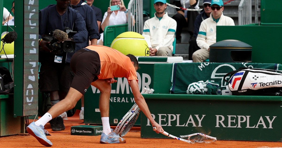 Medvedev thrashed by Berrettini as racquets smashed in Monte Carlo defeat | Tennis News