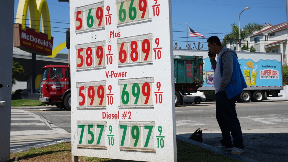 Inflation rises in US amid Hormuz blockade, consumer sentiment plunges | Inflation News