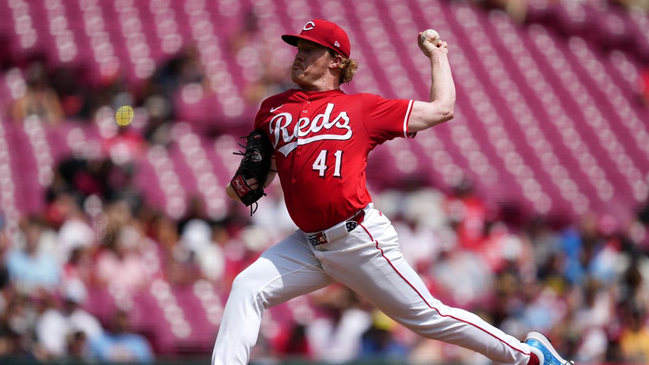 Cincinnati Reds pitcher Andrew Abbott throws in the first inning of a baseball game against the Milwaukee Brewers, Sunday, Aug. 17, 2025, in Cincinnati. (AP Photo/Grace Bradley)