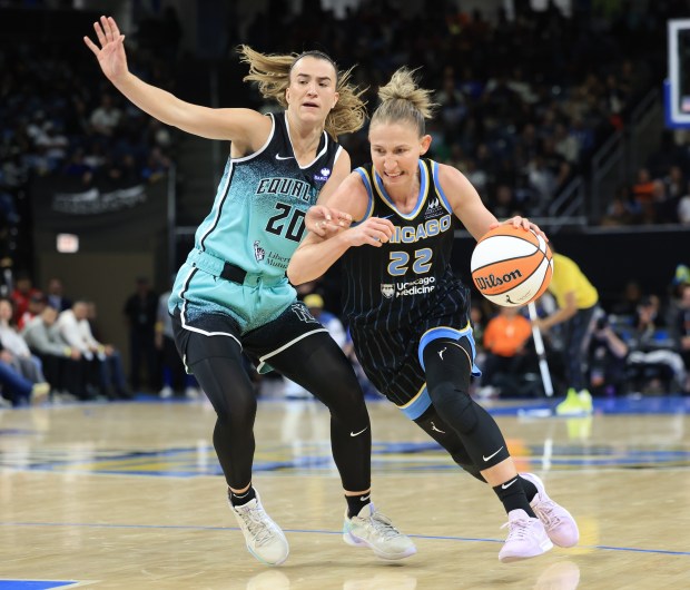 Liberty guard Sabrina Ionescu (20) defends Sky guard Courtney Vandersloot (22) in the second quarter at Wintrust Arena on May 22, 2025, in Chicago. (John J. Kim/Chicago Tribune)