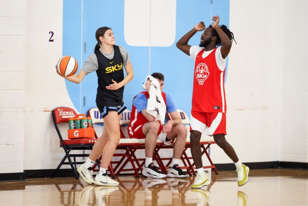 Chicago Sky's Gabriela Jaquez looks to make a pass during practice at UIC Flames Athletic Center on April 20, 2026. (Eileen T. Meslar/Chicago Tribune)