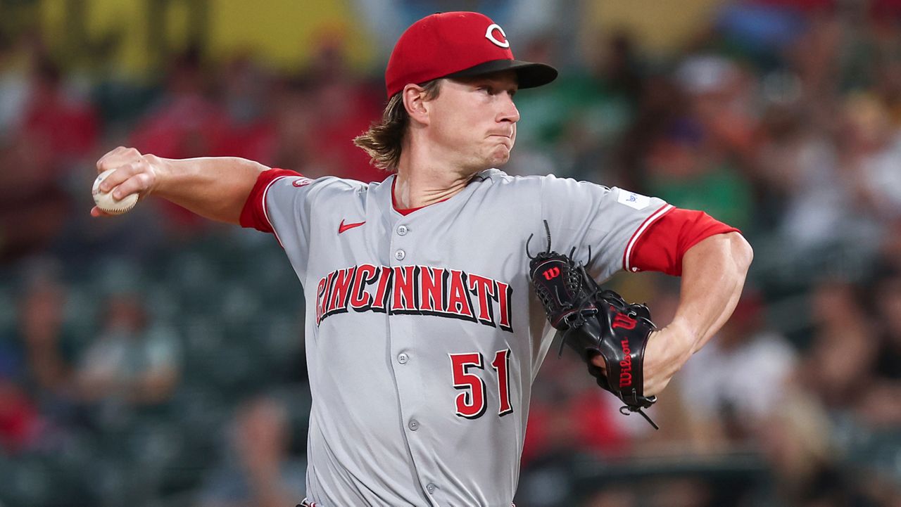 Cincinnati Reds pitcher Brady Singer throws to the Athletics during the first inning of a baseball game Friday, Sept. 12, 2025, in West Sacramento, Calif. (AP Photo/Sara Nevis)