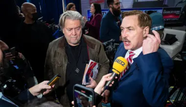 Supreme Court sides with Steve Bannon in bid to dismiss Jan. 6 conviction - The Washington Post