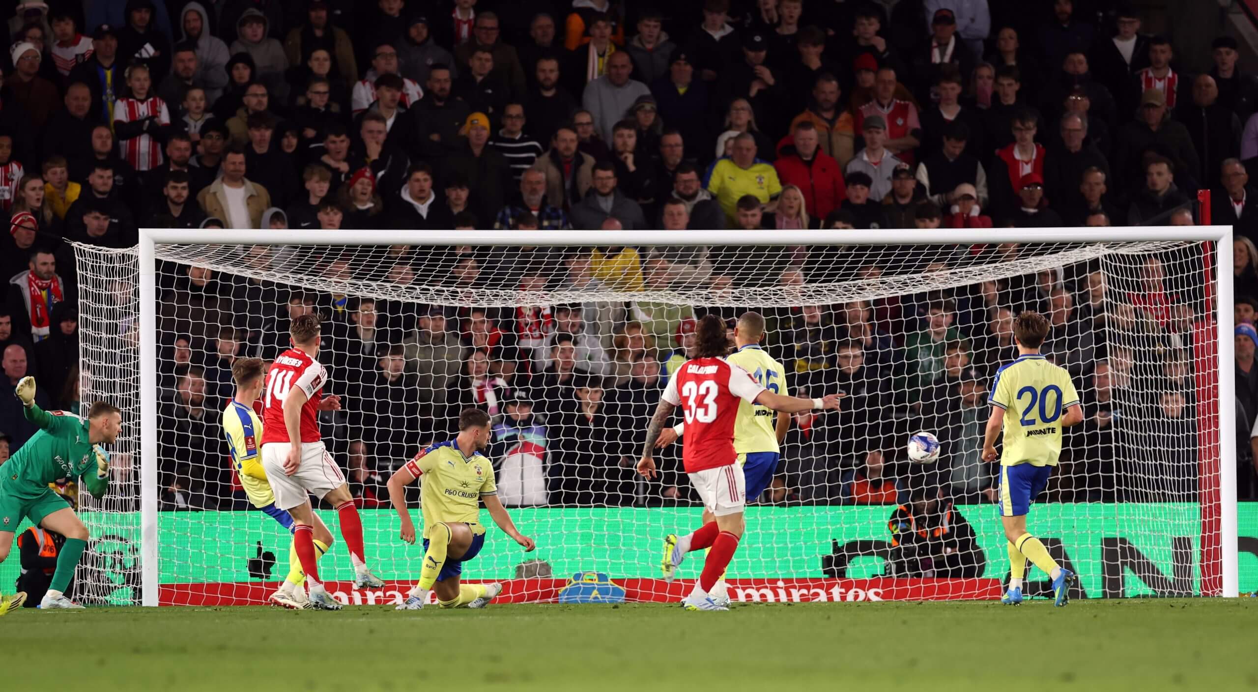 Viktor Gyokeres scores for Arsenal