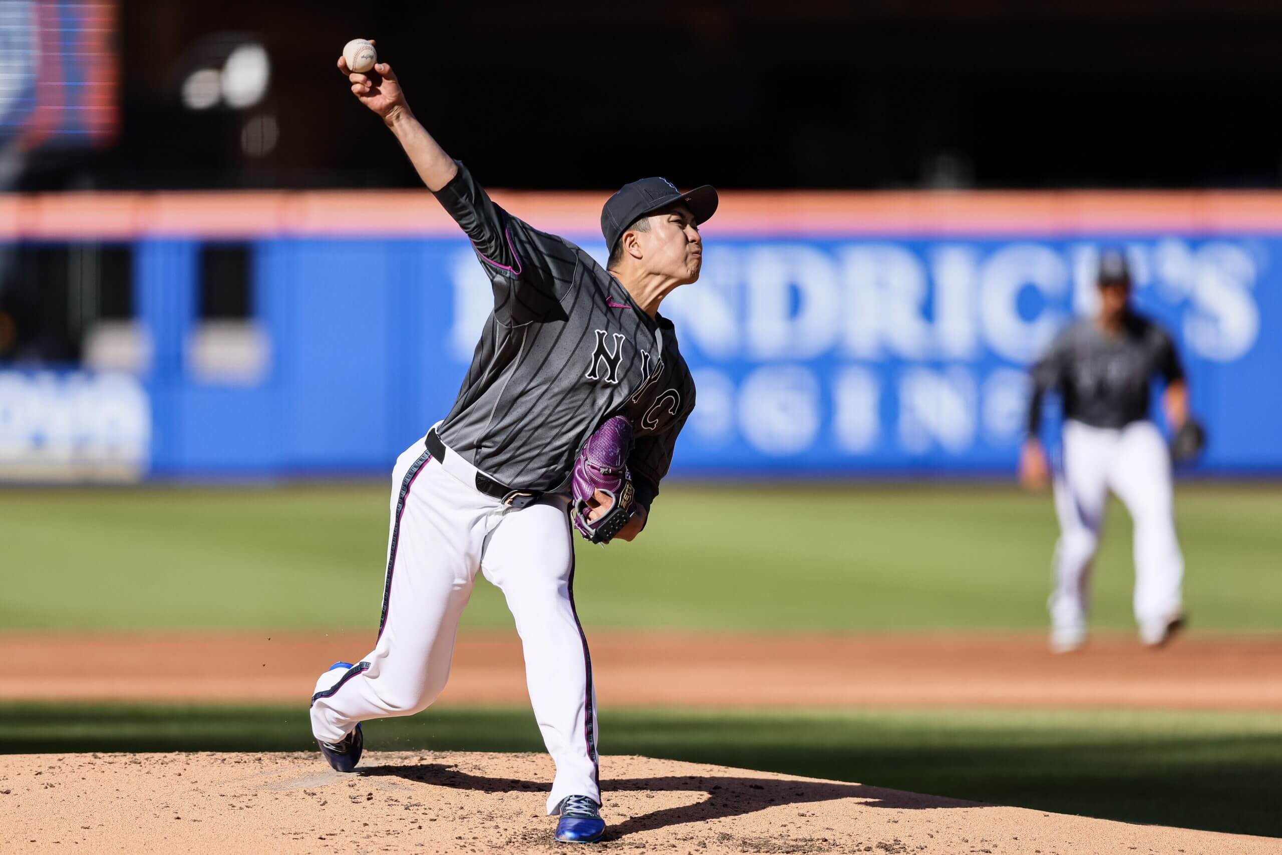 Kodai Senga throws a pitch at Citi Field.