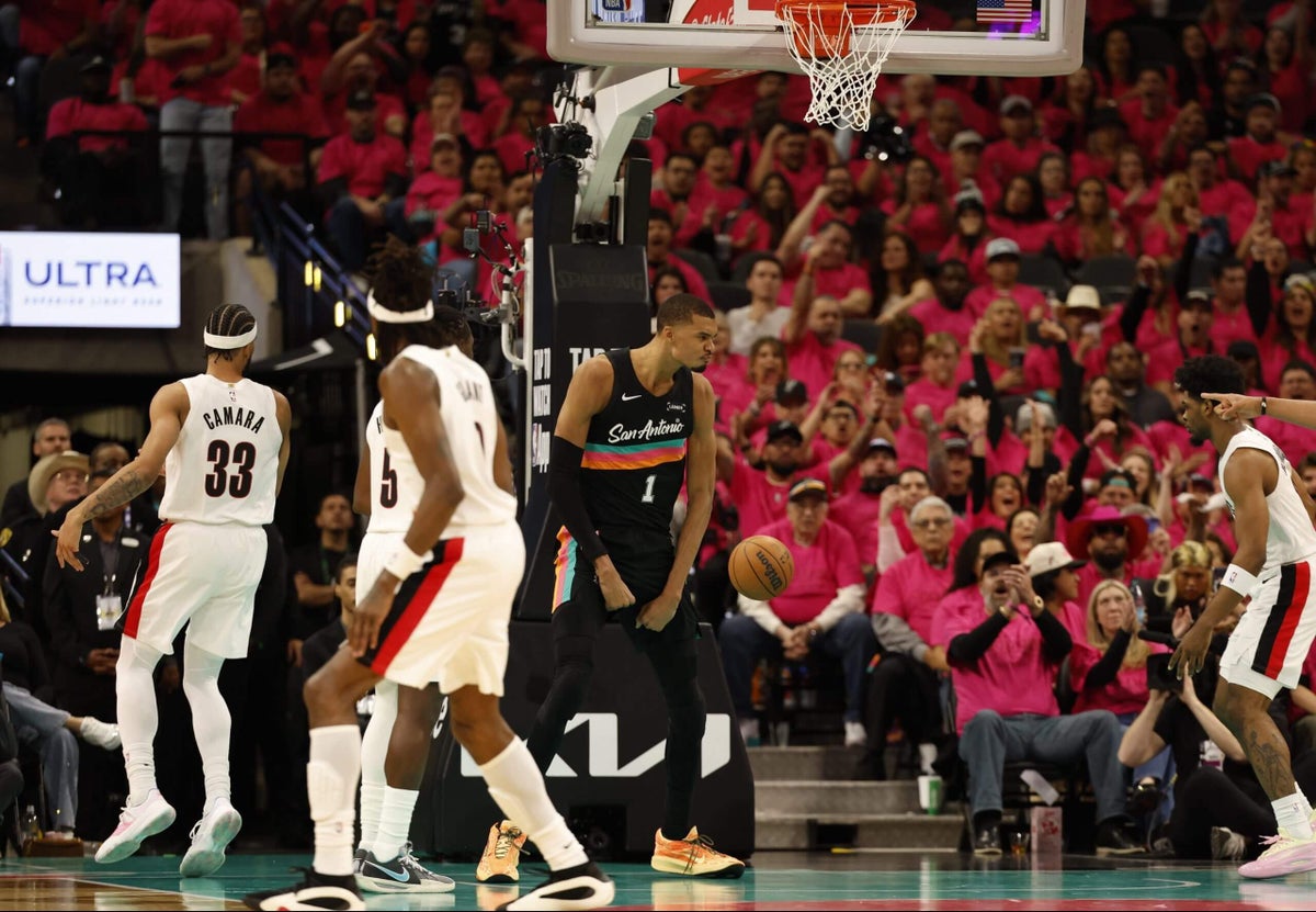 Victor Wembanyama’s playoff debut lives up to the Spurs’ legendary standards