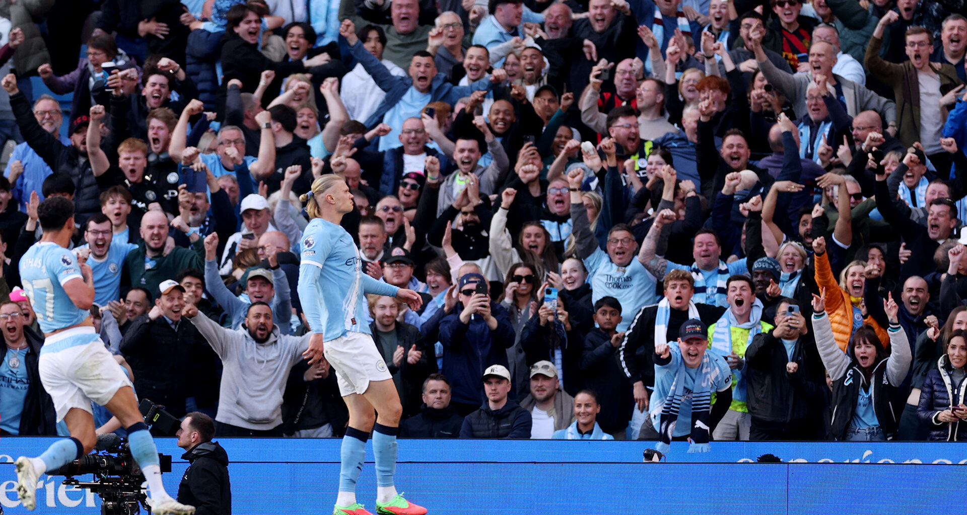 Manchester City Helpfully Extends Arsenal's Freefall