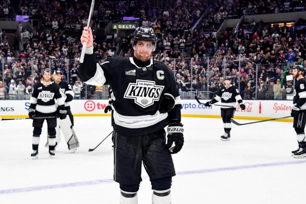 The Kings' Anze Kopitar raises his stick in salute to the crowd after his final game in the NHL, a Game 4 playoff loss to the Avalanche.