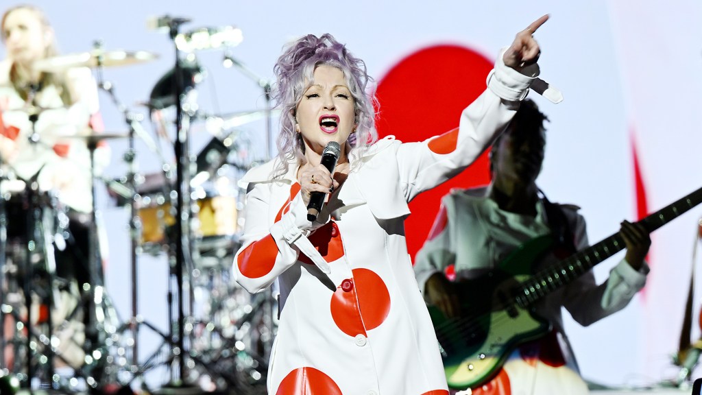 Cyndi Lauper Snaps At Heckler During Vegas Residency Opening Night