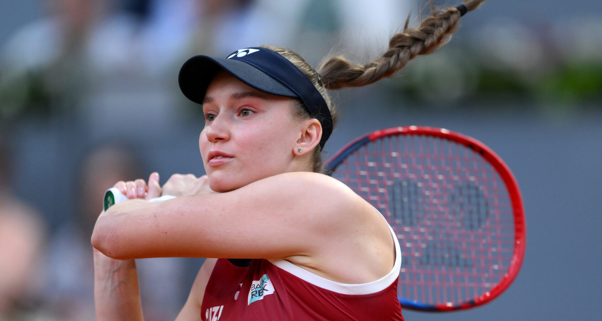 Rybakina prevails in tight three-setter against Zheng in Madrid