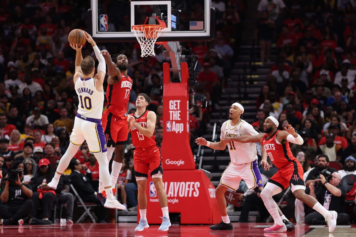 Rockets punch back, deny Lakers sweep in Game 4