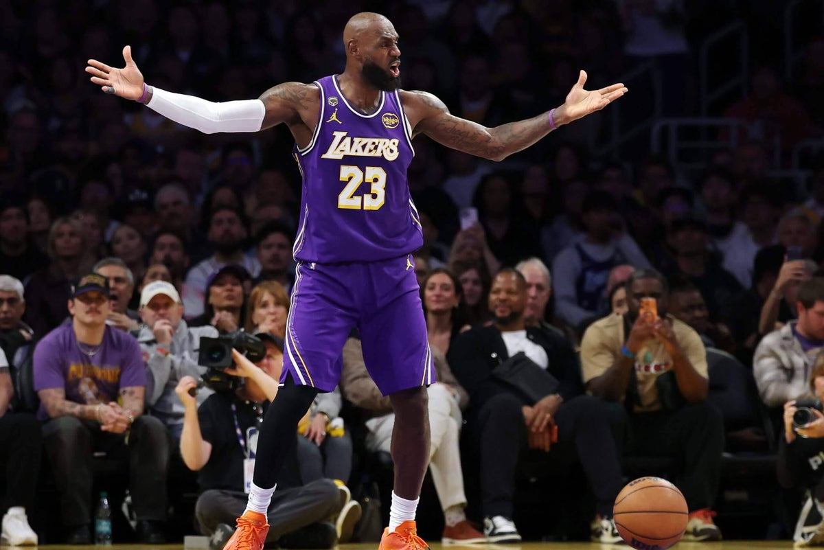 Lakers miss another closeout chance as Rockets force Game 6