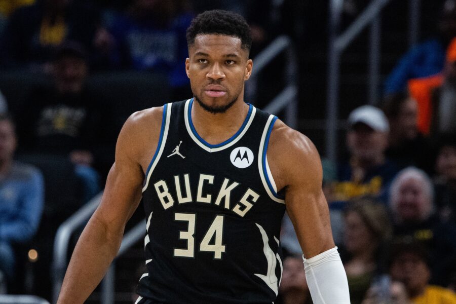 Giannis Antetokounmpo Doesn't Rule Out Extension With Bucks