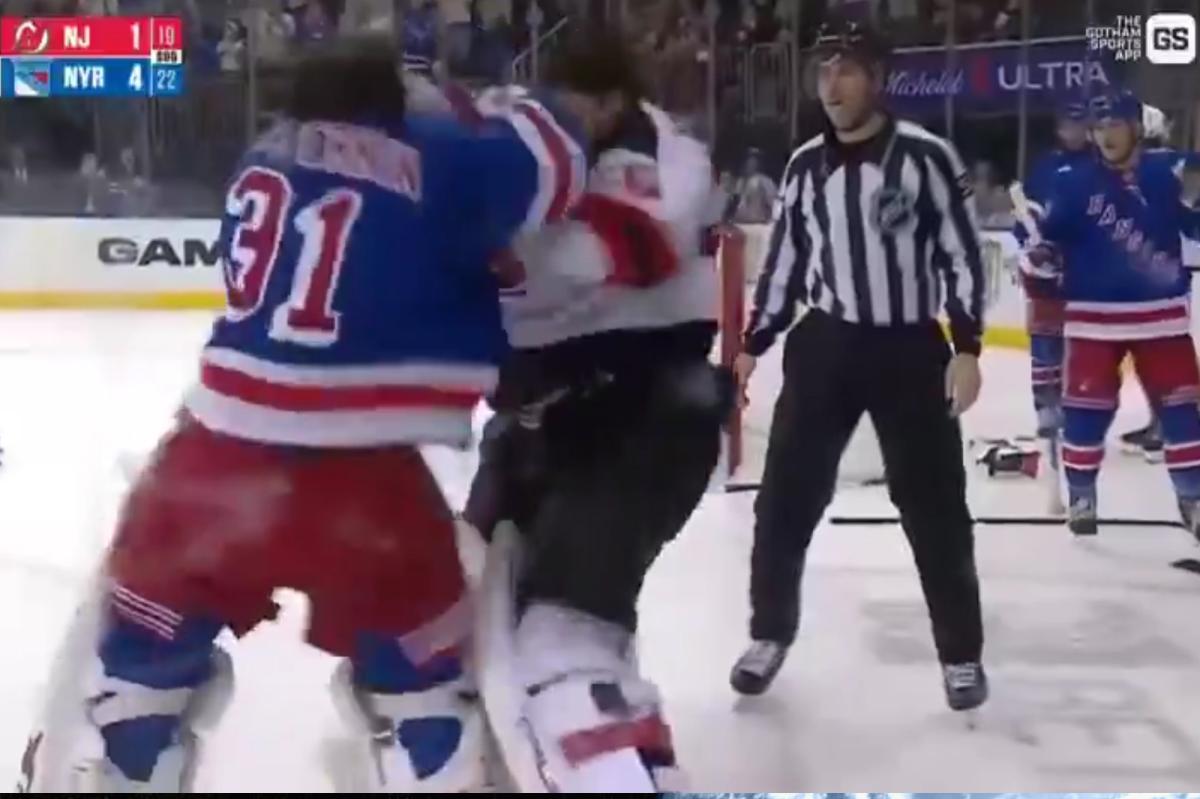 Rangers' Igor Shesterkin gets into heated goalie fight with Devils' Jacob Markstrom