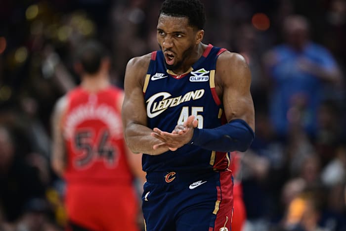 Mitchell scores 32 as Cavaliers defeat Raptors 126-113 in Game 1 of East first-round series
