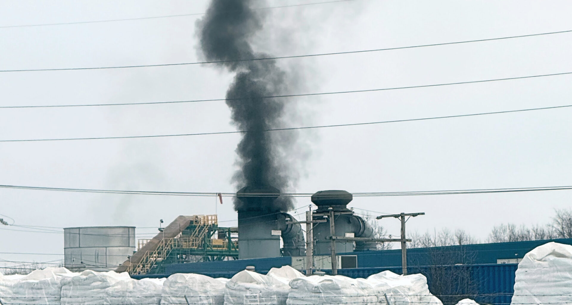 The Freepoint Eco-Systems chemical recycling plant near Hebron, Ohio, emits black smoke in July 2025. Credit: Courtesy of Shawn Jones