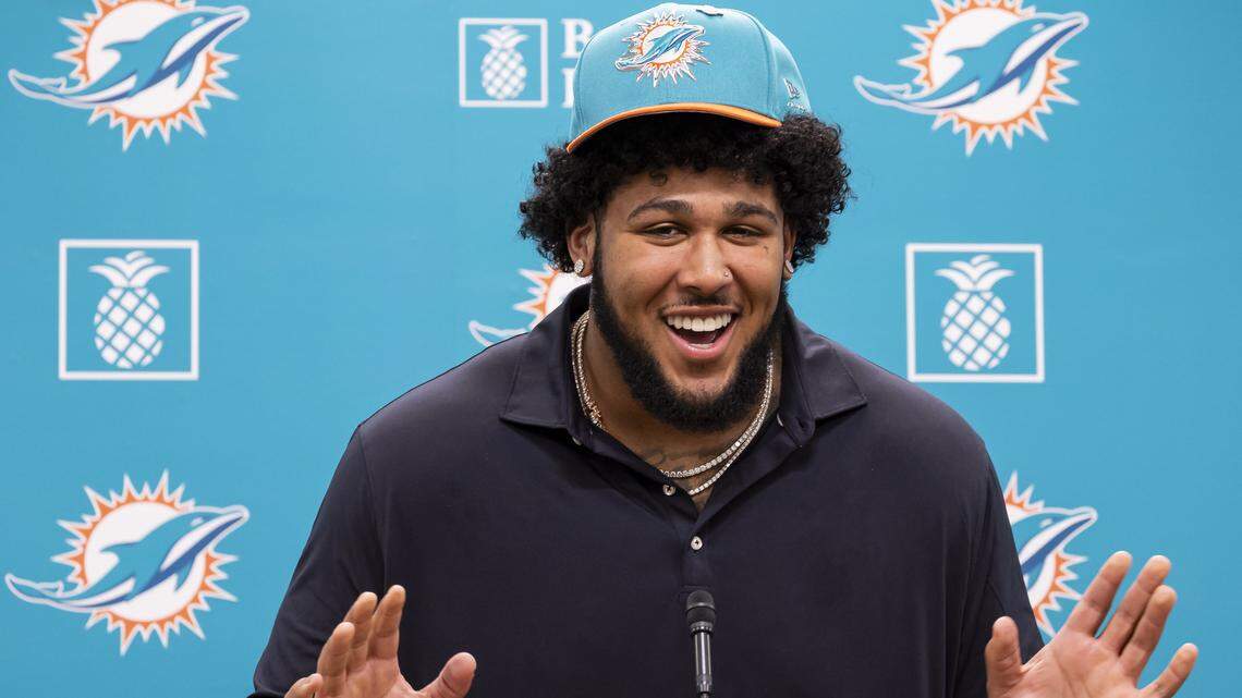 How national analysts graded Dolphins class. And OL added