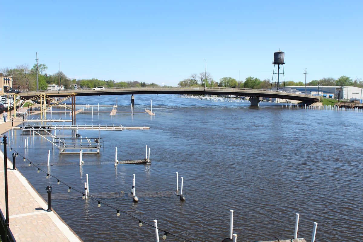 Road closures along Fox River after crest; more rain possible Monday – Shaw Local