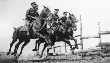A WW1 British cavalryman riding a horse.