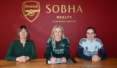 Leah Williamson signs new contract | News
