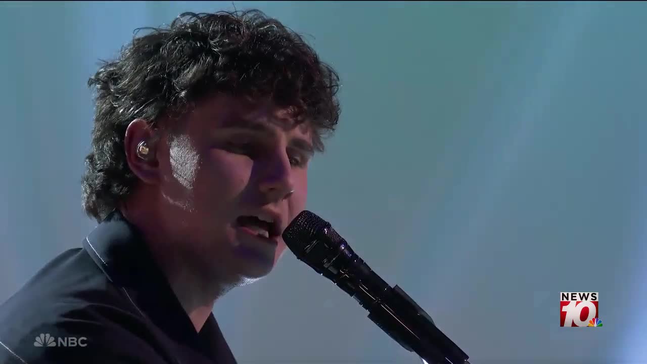 Fairport native Lucas West advances to 'The Voice' finale