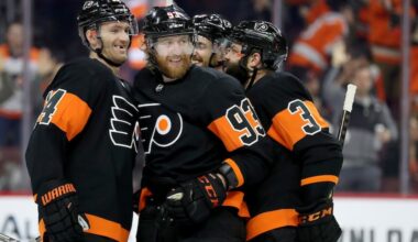 Flyers center Sean Couturier (left) still remembers former teammate Jake Voracek's beef with Inquirer columnist Mike Sielski.