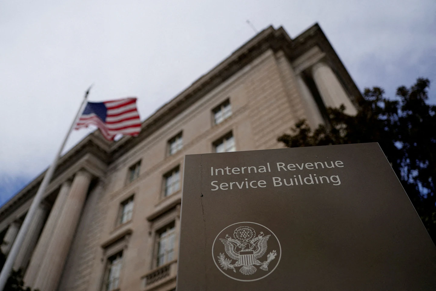 Agencies in talks with Trump, family to resolve $10B lawsuit over tax leaks - The Washington Post