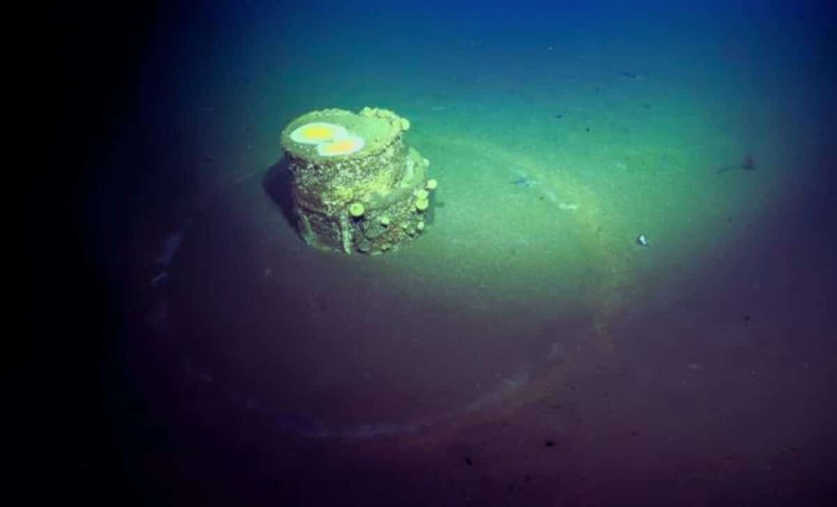 Scientists Have Discovered Mysterious Barrels Encircled By Strange White Halos On The Ocean Floor