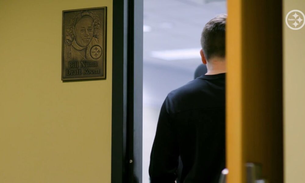 If Steelers Want To Make Big First-Round Trade, Omar Khan Might Just Have Found His Partner 