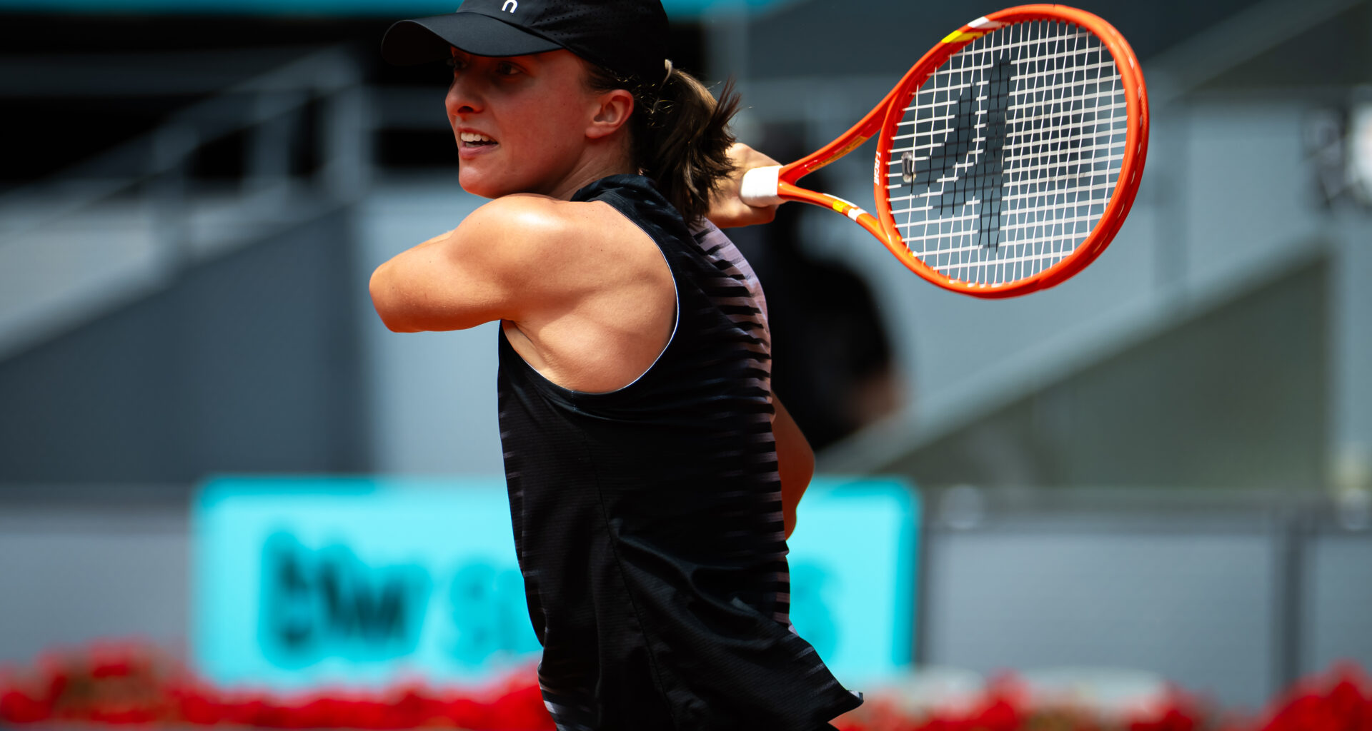 Swiatek enjoys 61-minute opening win, Bondar stuns Svitolina in Madrid