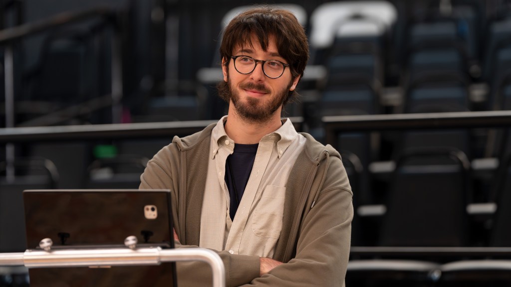 'The Comeback's Julian Stern On Working With Mom Lisa Kudrow