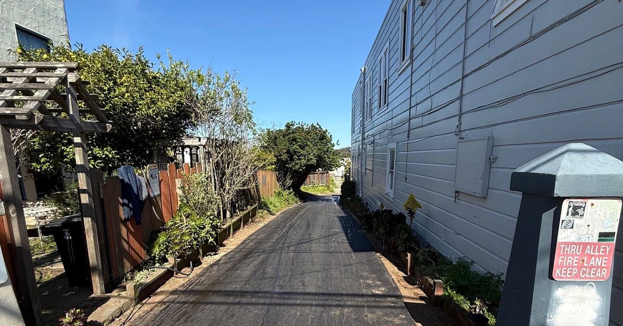 Your Art Can Go in This San Francisco Alley