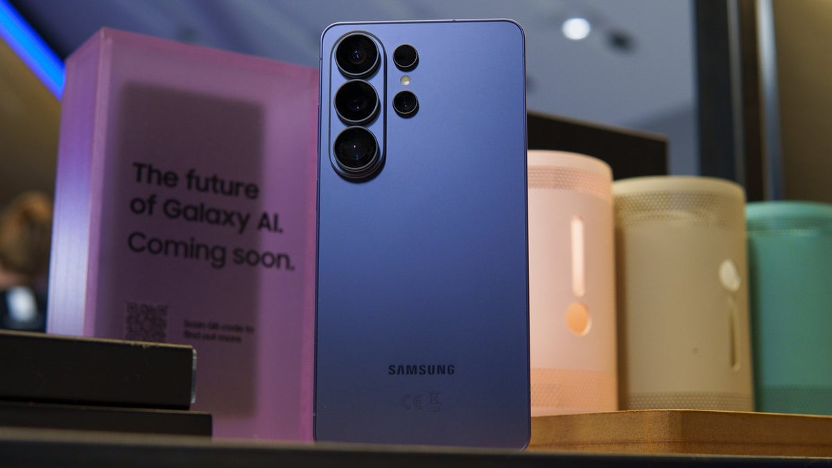 The hugely popular Galaxy S26 Ultra and iPhone 17e are lifting the US smartphone market as a whole