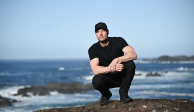 “Alaskan Wild” – While searching for answers about his father, Colter is pulled into a tense case involving a teenage boy’s missing parents, uncovering a dangerous situation far more complicated than it first appears, on the CBS Original series TRACKER, Sunday, April 26 (9:00-10:00 PM, ET/PT) on the CBS Television Network, and streaming on Paramount+.Pictured: Justin Hartley. Photo: Sergei Bachlakov/CBS ©2026 CBS Broadcasting, Inc. All Rights Reserved.