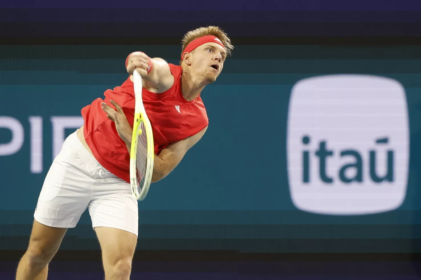 Alejandro Davidovich Fokina in action ahead of ATP Acapulco.