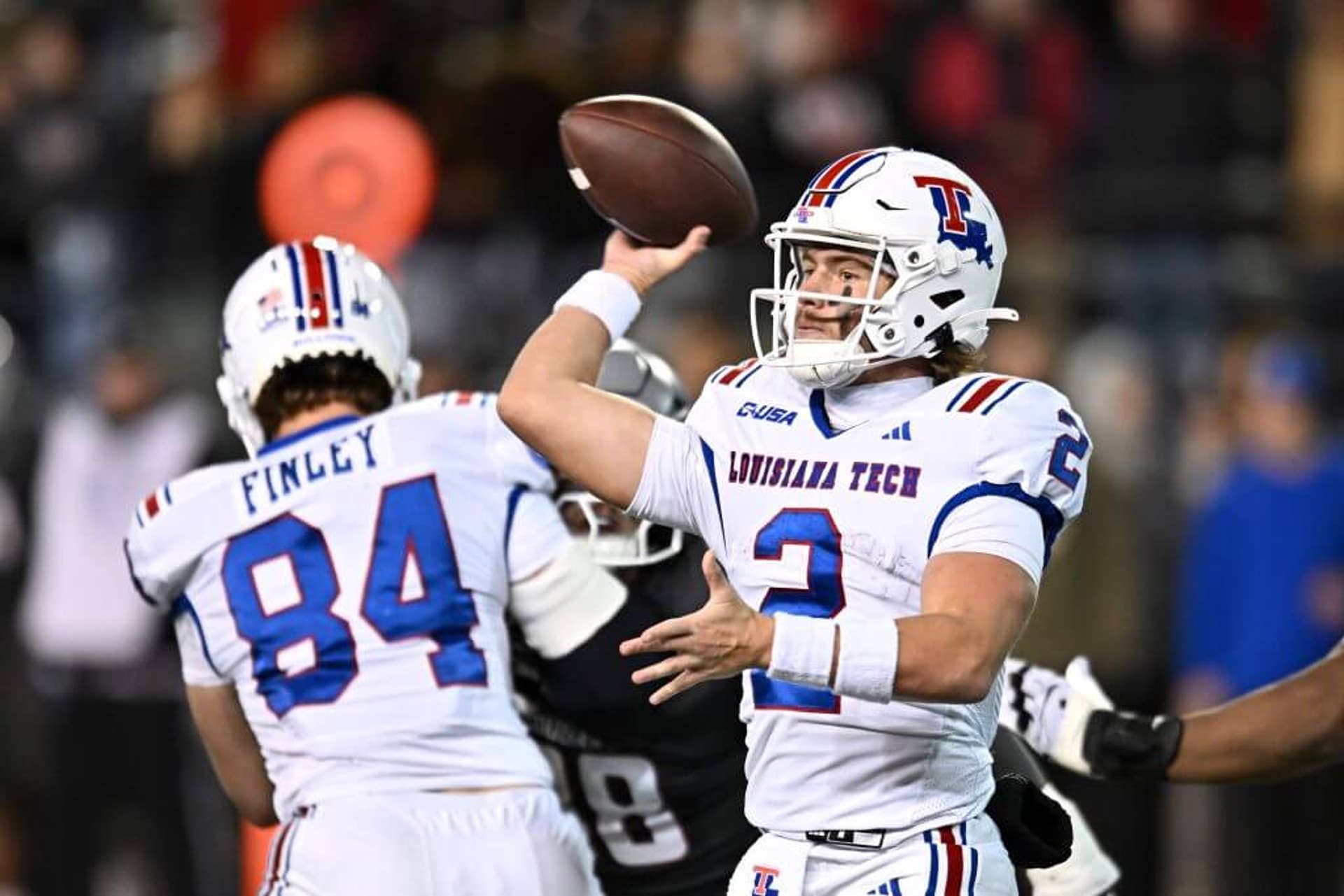 Bulldogs quarterback Trey Kukuk throws a pass in a 2025 game.