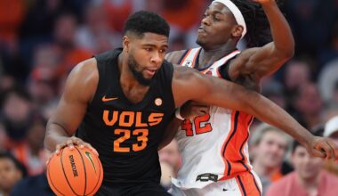 Feb 21, 2026; Auburn, Alabama, USA; Kentucky Wildcats guard Denzel Aberdeen (1) runs a play against the Auburn Tigers during the first half at Neville Arena. Mandatory Credit: John Reed-Imagn Images