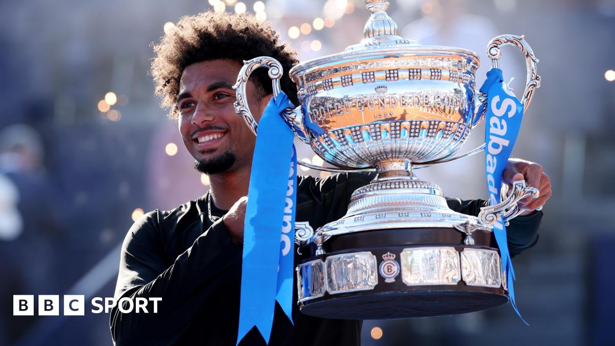 Arthur Fils holds the trophy after winning in Barcelona
