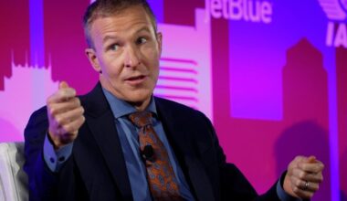 United Airlines CEO pitched American Airlines tie-up in meeting with Trump, sources say