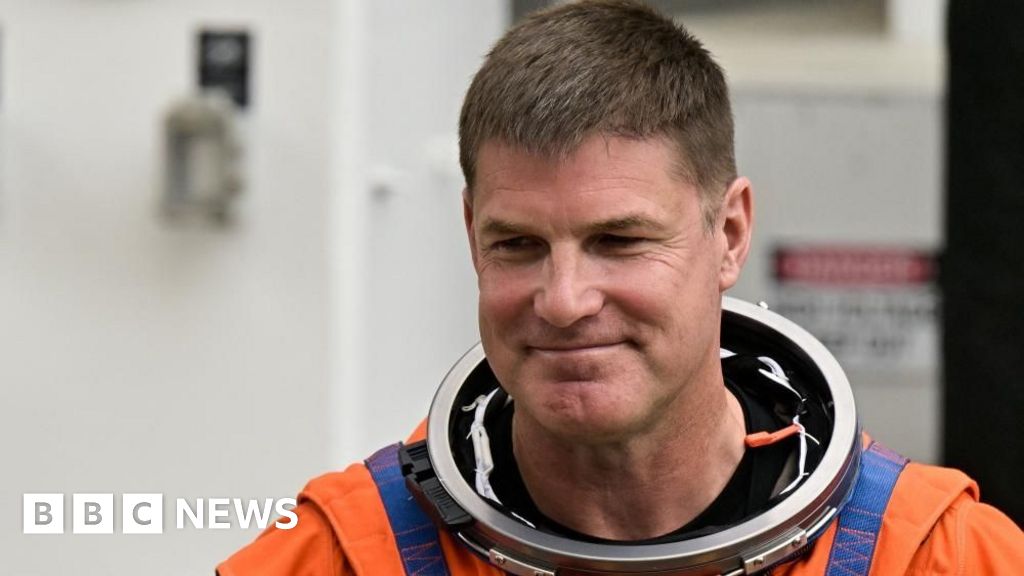 Who is Jeremy Hansen, the Canadian astronaut in the Artemis crew? - BBC