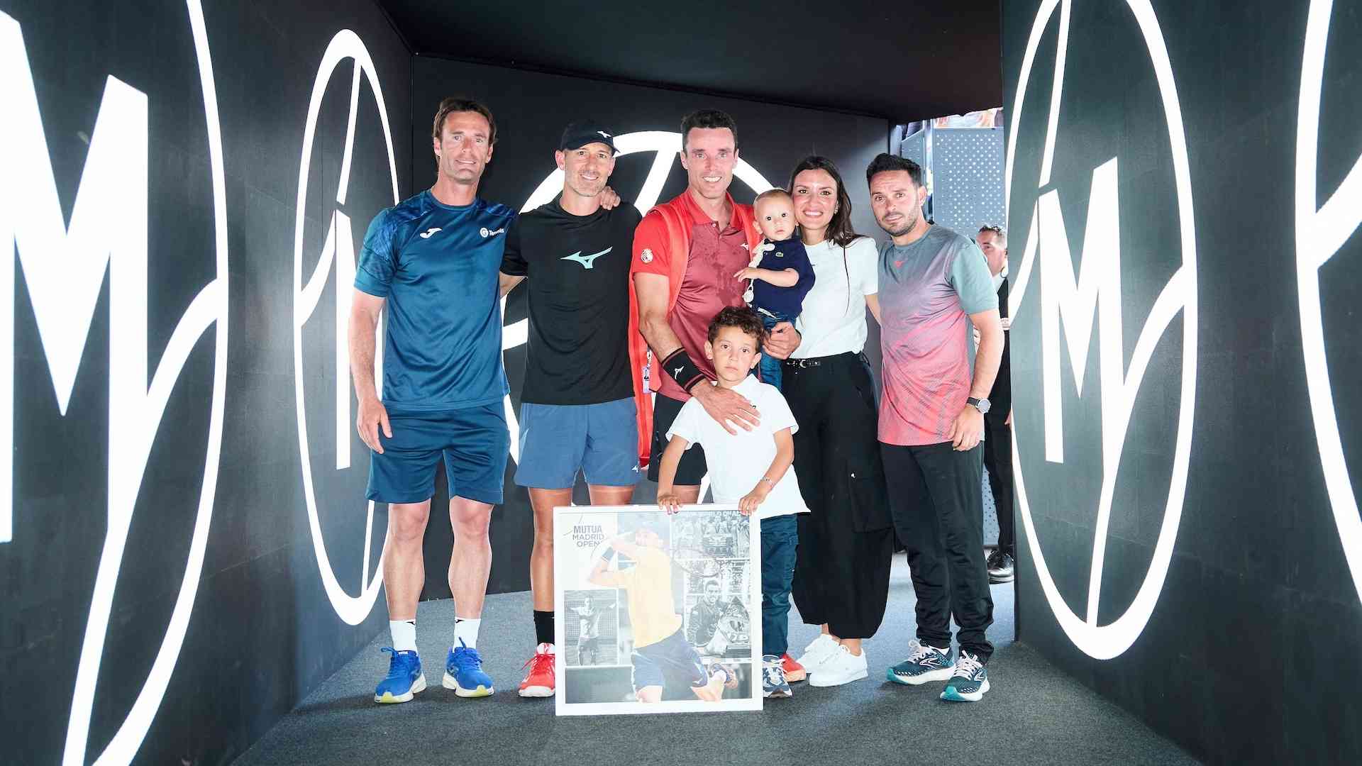 Roberto Bautista Agut and family after his final match in Madrid.
