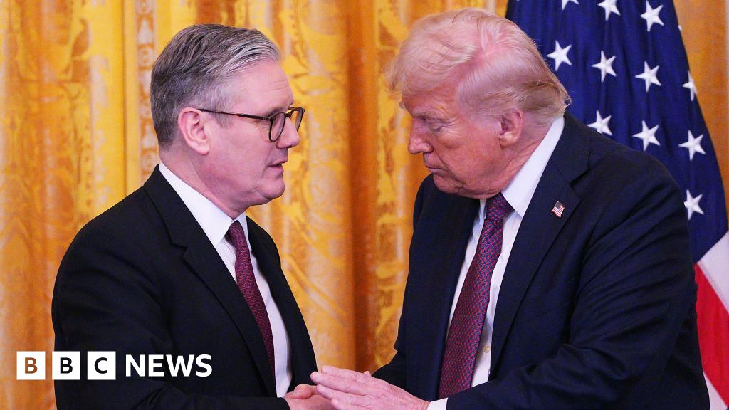 Trump warns that UK trade deal 'can always be changed' - BBC